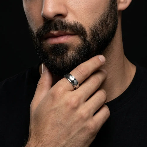 טבעת טונגסטן מעויינים בצבע כסף